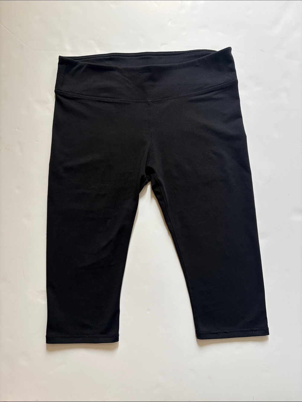 Black Fabletics Active Capri Leggings
